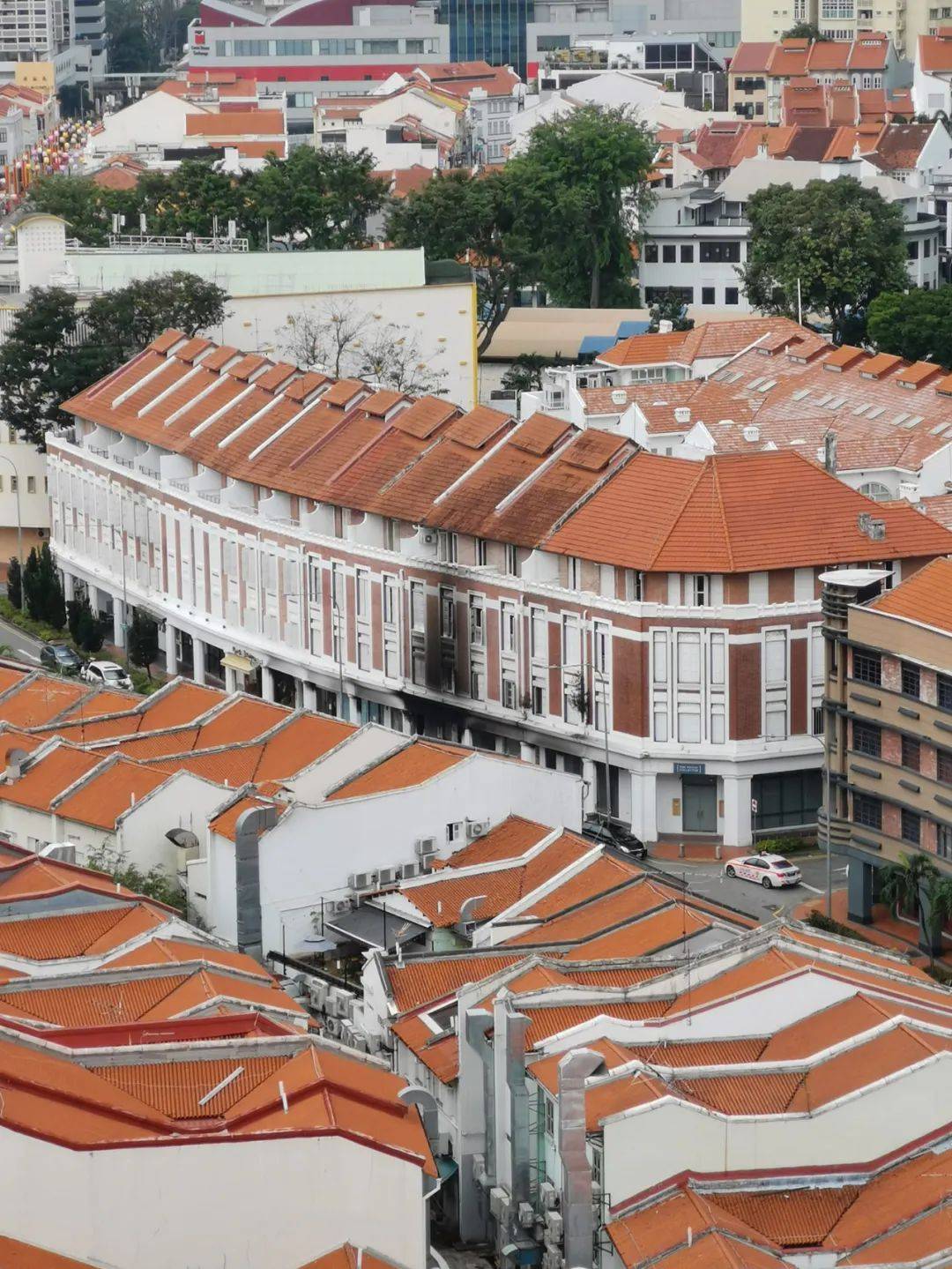 新加坡5死1伤车祸：为救男友80%烧伤的美女歌星，刚脱离危险！她还得面对这些