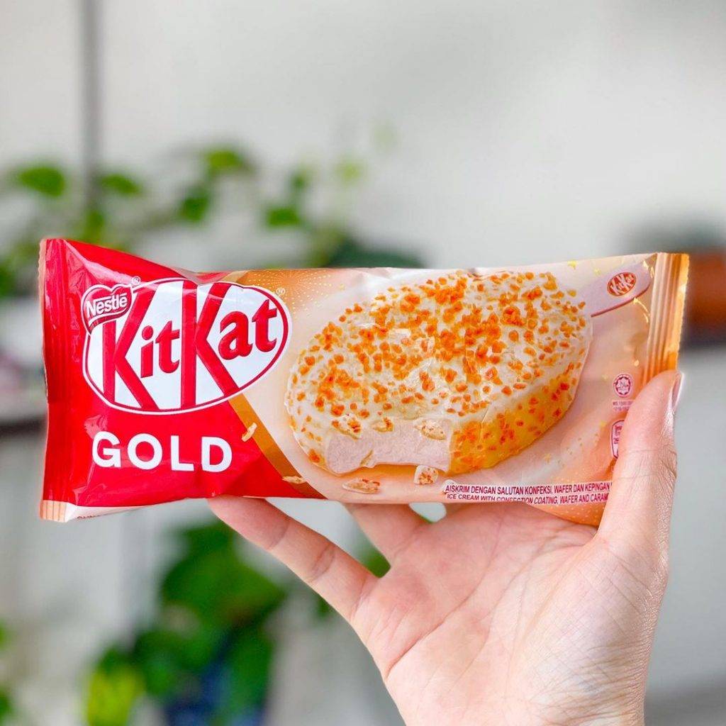 火爆新品來襲🔥KitKat Gold“黃金雪糕”終于來到新加坡😍 限定口味+甜鹹組合，絕對讓你欲罷不能