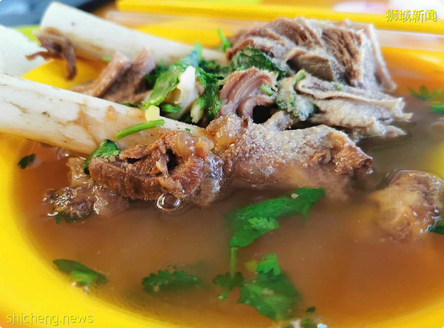 位于红山区, 这间有米其林等级的”柴船头羊肉汤”