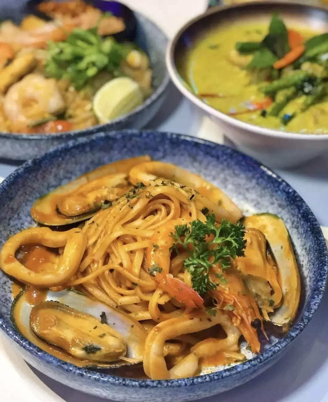 春天来到,找个阳光暖暖的午后一起去喝杯咖啡吧!坡岛这几家氛围感满满的咖啡店你一定不能错过