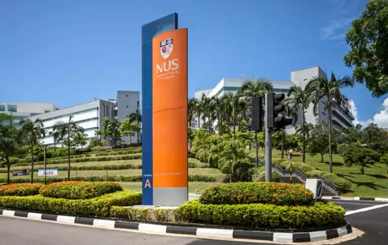 新加坡女大學生抖音曝光某餐館後，店家公開監控錄像開怼