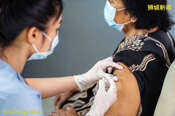 9户人家21人确诊!8座组屋强制检测!新加坡老人接种疫苗后隔天去世