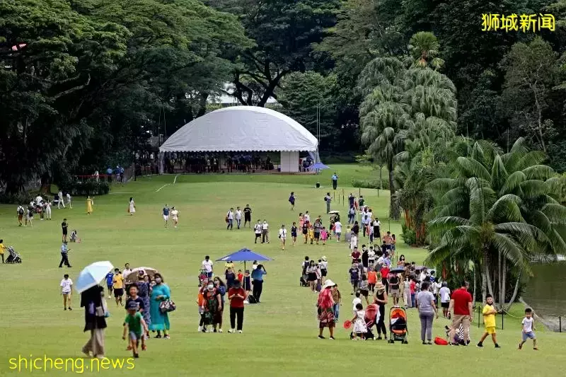 总统府开放日 数百人排队等候入场