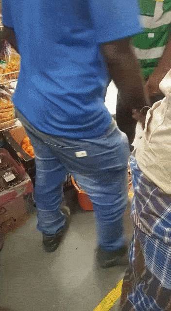 客工涌入邻里超市抢购，疑忘了病毒的存在