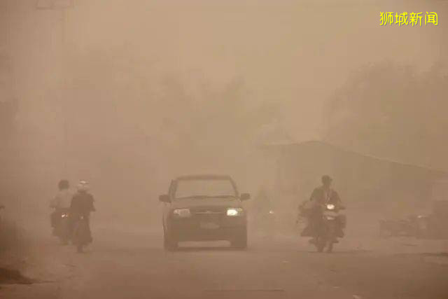 雾霾预警!新加坡的邻国爆发森林大火,口罩要戴到天荒地老