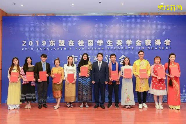 從小學到大學，高達$16萬新幣，新加坡各項獎學金快來看