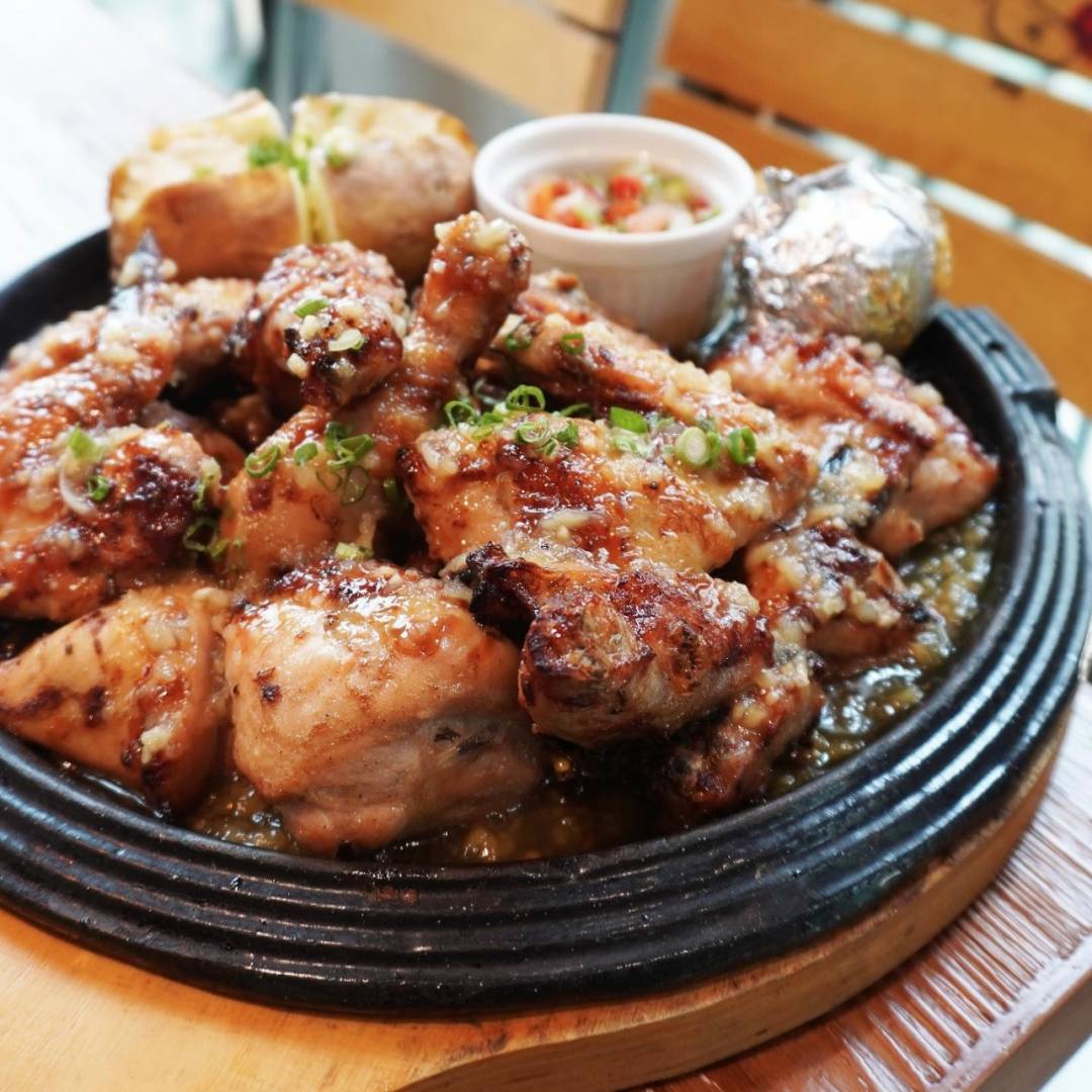 “下班後，看著獅城的炸雞店，眼淚不爭氣的從嘴角流下來”