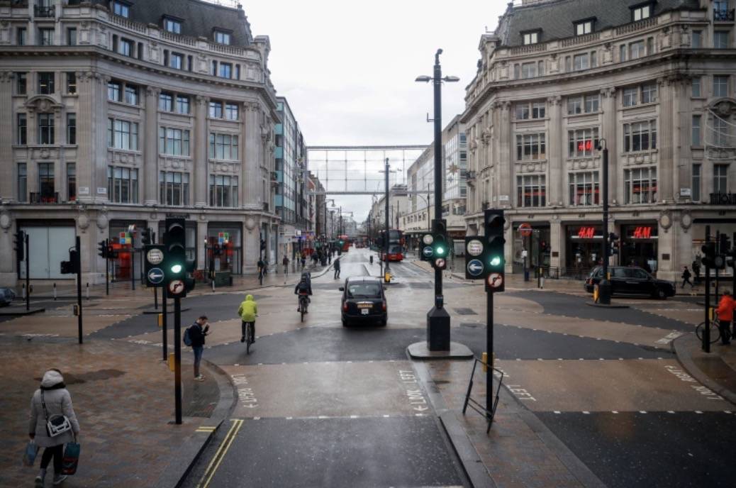 刚刚!新加坡又拉黑一个国家!最新变异病毒出现,传播性比英国还高