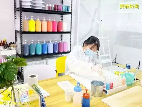 又有稀奇的Art Jamming方式!用气球作画,大力甩出颜料飞溅,解压又好玩🎈