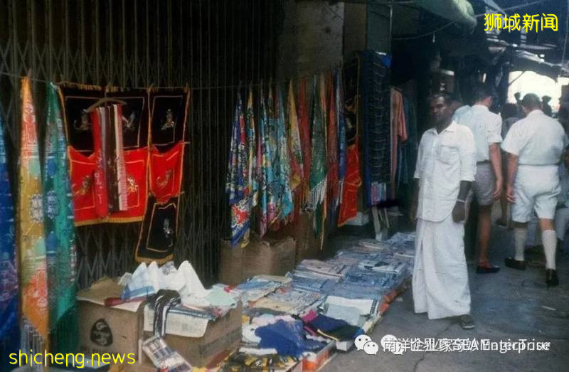 上世紀50-60年代,南洋島國新加坡,迎來經濟繁榮的第一次來臨時!