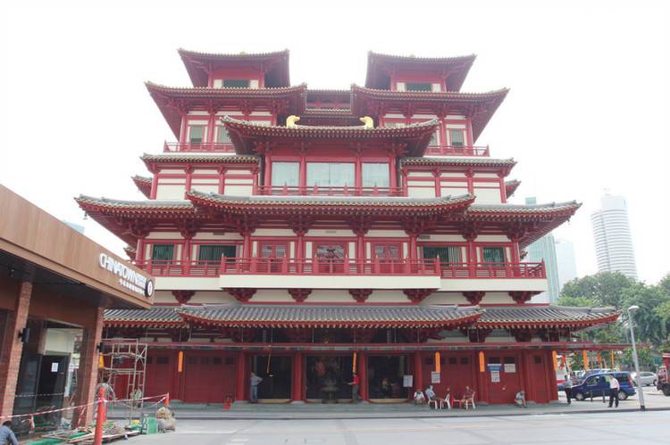 新加坡最富丽堂皇的佛寺——佛牙寺