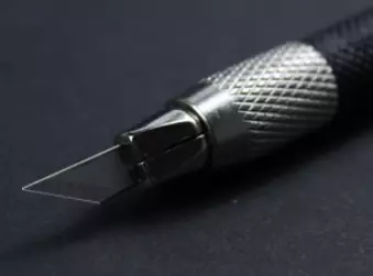 罕见!这个中国客工在新加坡非礼女性被鞭刑9下!他,潜逃海外13年后回来仍受罚