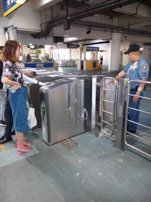 中国留学生大闹菲律宾地铁站　用豆花泼警察或被驱逐
