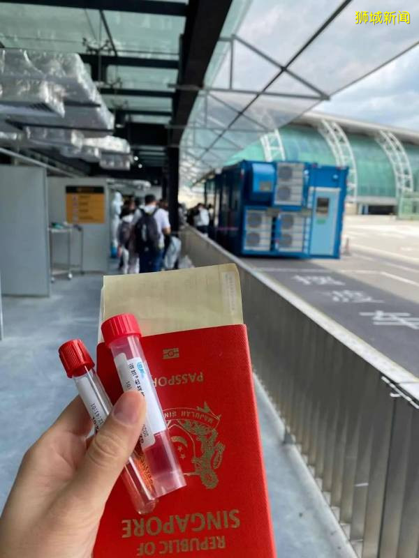 “3天前，我持新加坡護照也入境中國探親了”