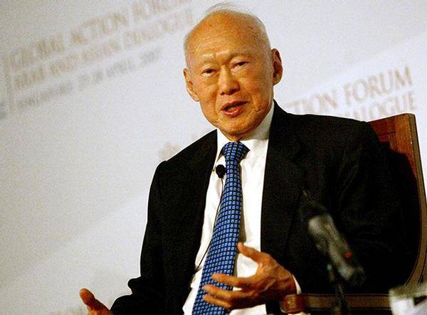 李光耀追悼會，女兒李玮玲泣不成聲：我是一名客家人，必須堅強