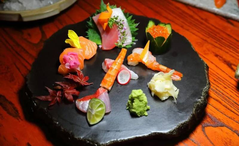 “明天就回國了!今晚,我突然想起在新加坡的50個第一次!”