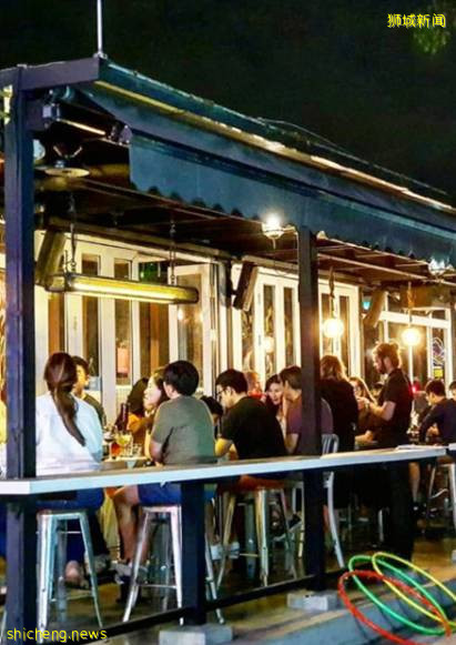 食客不遵守安全距离，业者“跪求”勿连累餐厅倒闭