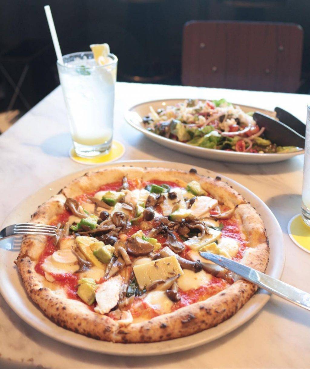 東南亞首店在KINEX Mall⛳800° Woodfired Kitchen：手工餅皮、自選醬汁佐料，NBA籃球巨星同款美食Get✅