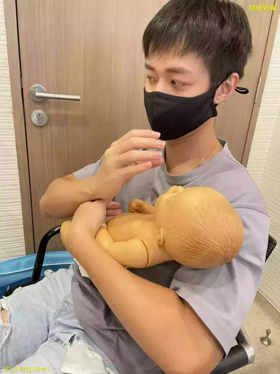 和老公一起學如何帶寶寶？新加坡醫院的生育課太貼心了