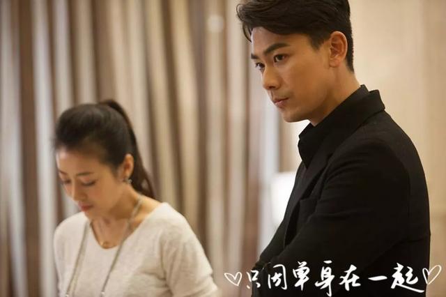 新加坡一线男星回国糊成18线,娶大六岁女演员,将其当作女儿宠