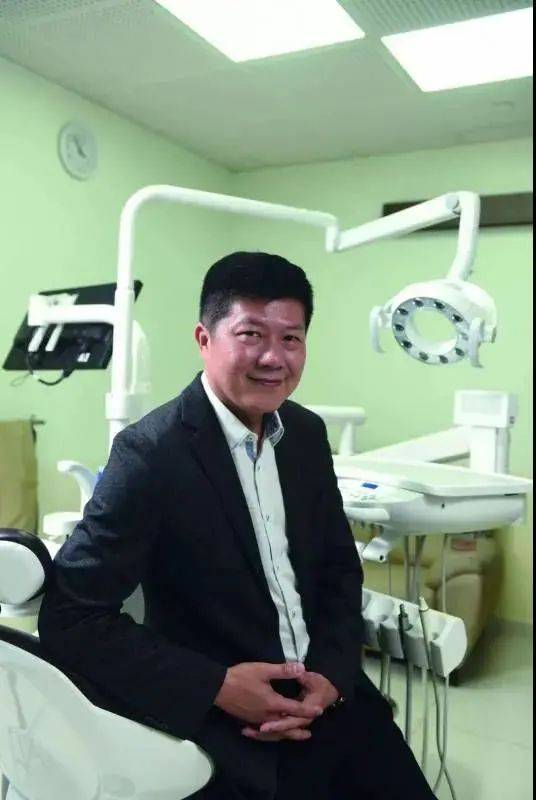 【有人说】新加坡华商黄震霄:从一间牙科诊所做到牙医集团