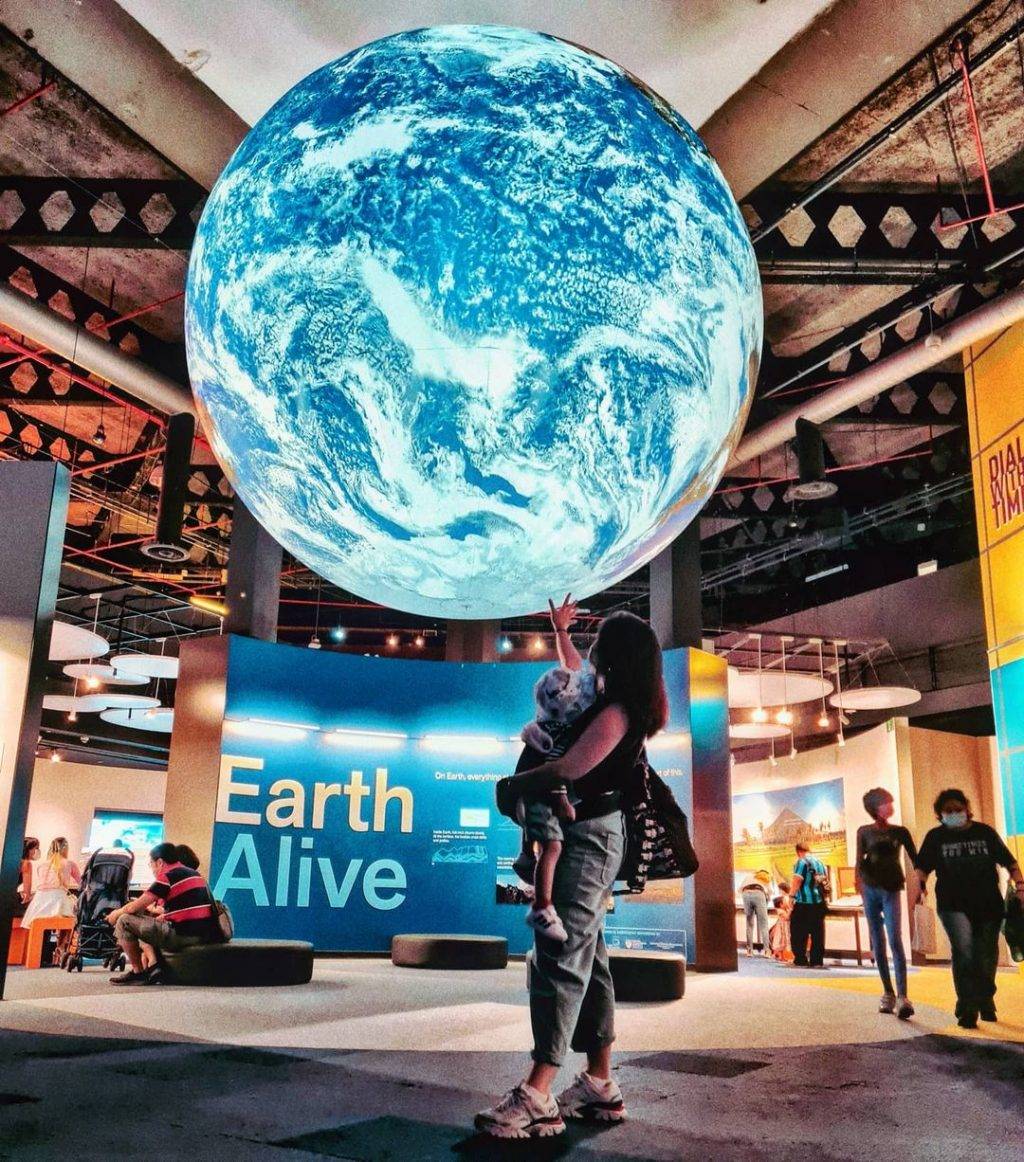 增廣見聞去👣科學館Earth Live地球展覽🌍懸空漂浮地球、AR沙箱投影，展出亮點逐個看✨