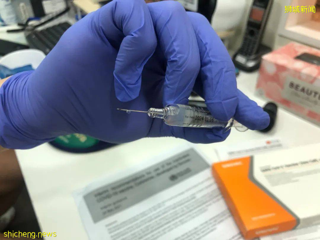 “我在新加坡注射科兴疫苗,却有人在我面前倒下了