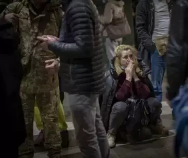 難民潮爆發!數百萬人出逃,這個新加坡帥哥的烏克蘭模特女友,發文:家人隨時准備逃命