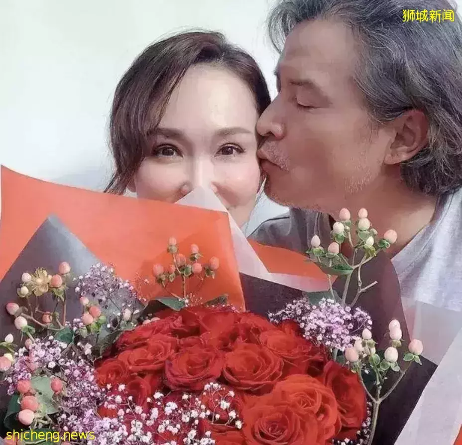 他們千裏奔赴中國,新加坡男明星感動大呼:好想買機票飛回家