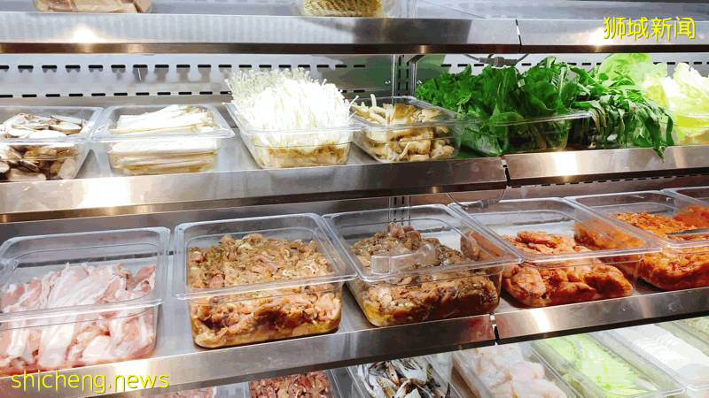 小木凳自助火锅新店开业两人同行一人免单，还送菜