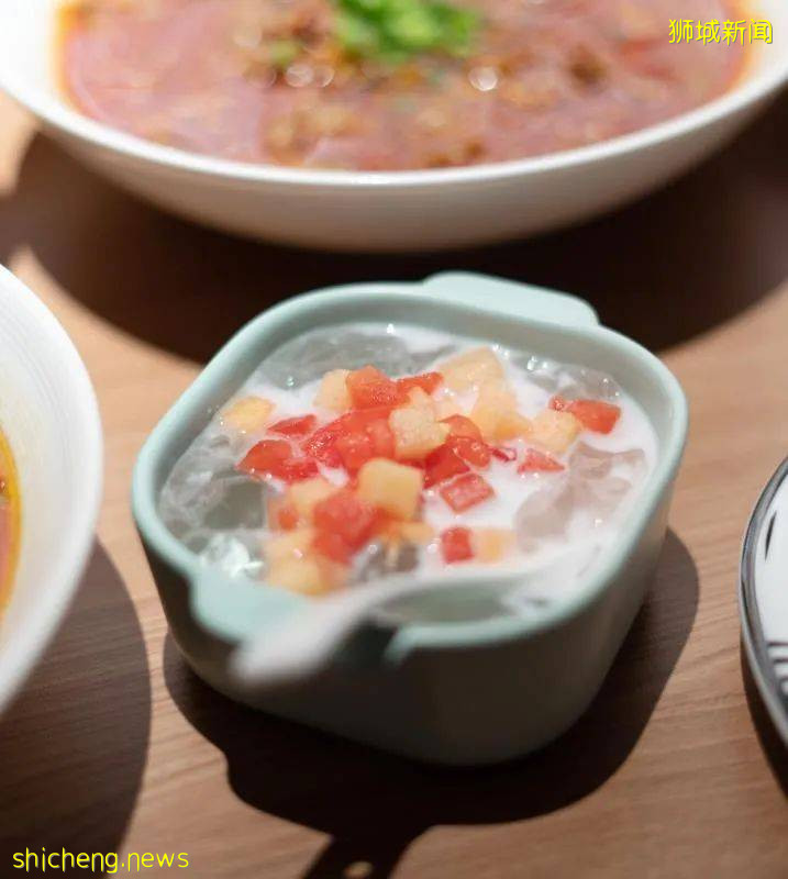 等了6年，風靡中國的網紅酸菜魚終于來新加坡了