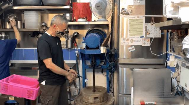 實拍探店！小夥兒在新加坡牛車水壕吃8種神秘美食，竟然