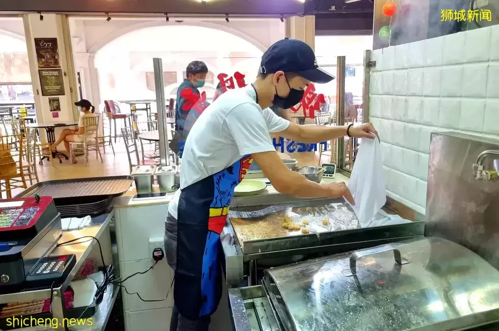 非一般的猪肠粉!粉嫩肠粉里裹着卤肉、和牛、斋鹅🤤就在Bullion咖啡店“万粉”摊位
