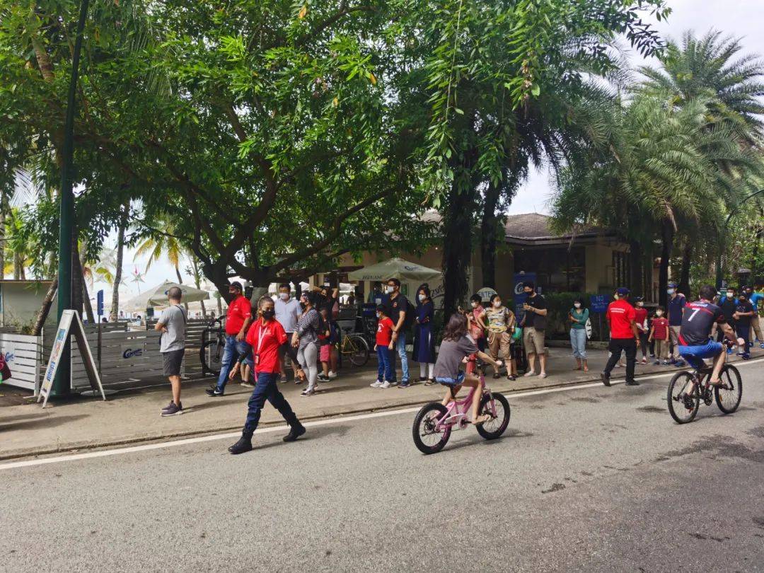 年底了 挤！爆！了