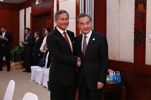 中新动态 | 王毅同新加坡外长维文通电话