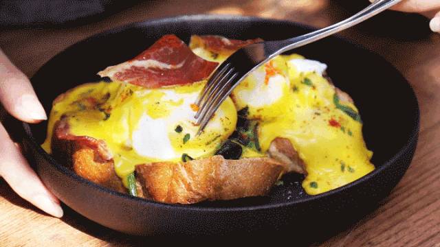 陰天的獅城，喚醒我的不是鬧鍾，而是"Egg Benedict"