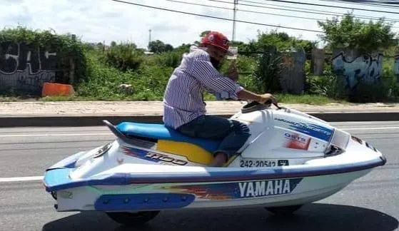 昨天!新加坡遭40年来最强暴雨袭击,全岛多处被洪水淹没,驾车犹如水中行船