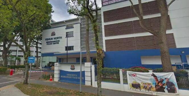 新加坡輔警把口罩彈回違規男子臉上,網友怒贊:夠爺們