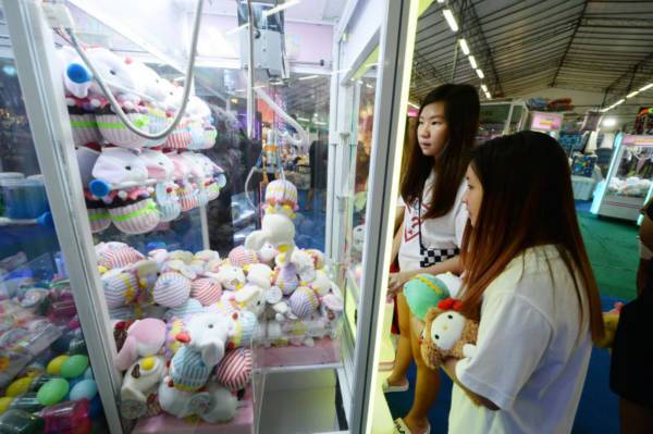 孩子“夹”上瘾 把钱花光光 家长很心塞