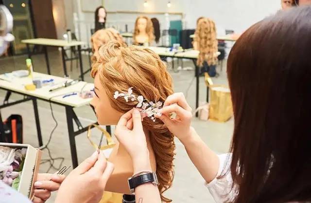 2021年趁著疫情充实自己,跟新加坡明星御用化妆师们学专业化妆