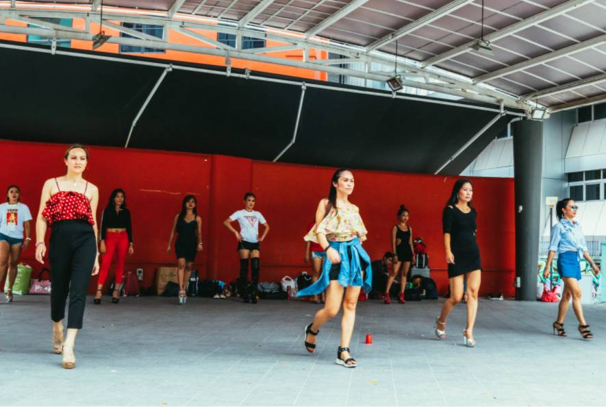 新加坡一处公寓规定:禁止女佣使用公共设施,否则将被驱逐