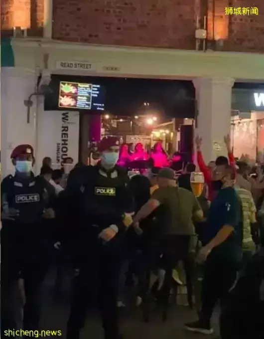 首个解封周末!新加坡全岛到处是人,机场、酒吧、商场,连新山也挤满!或进一步解封