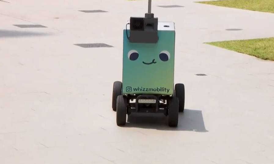 减少校园餐饮场所排队人潮，南洋理工大学送餐机器人提供更安全的免触式送餐服务