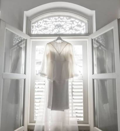 未婚夫突然取消婚禮 她獨自一人拍婚紗照