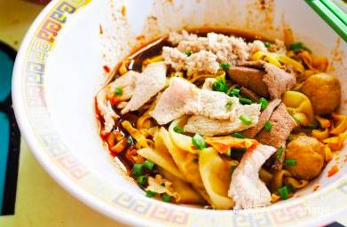 食在獅城 街頭米其林系列之新加坡10家經典肉脞面(Bak Chor Mee)合集