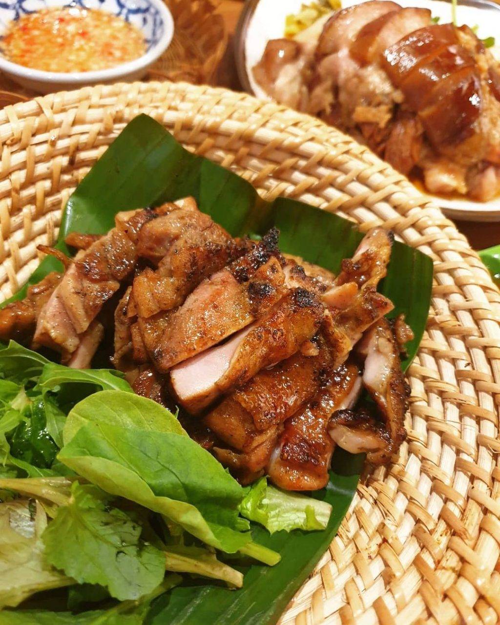 Kin Kao Young一秒置身泰國街頭🇹🇭網友力薦“泰式豬腳飯”軟糯可口、人間美味不過如此💯