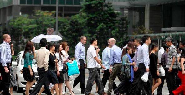 从包装员到分店经理！她在新加坡挣了两套房子