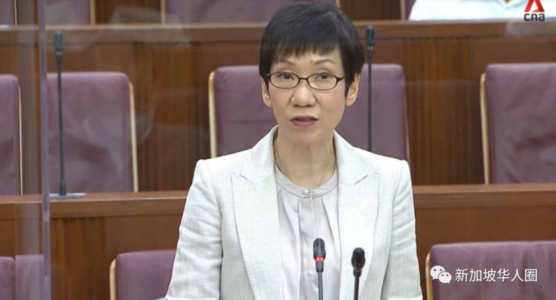 新加坡部长宣布，即使重启经济，政府将强制所有人出门戴口罩