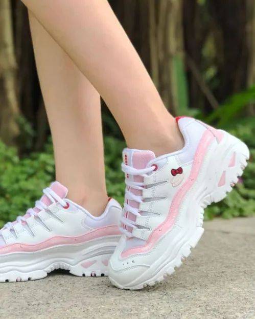 Skechers推出Hello Kitty联名款，Hello Kitty的小迷妹有福啦