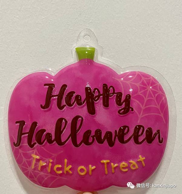 新加坡這條街,前晚出現大量蜘蛛和骷顱頭